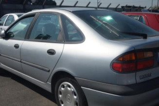 Pretensionneur de ceinture avant gauche RENAULT LAGUNA 1