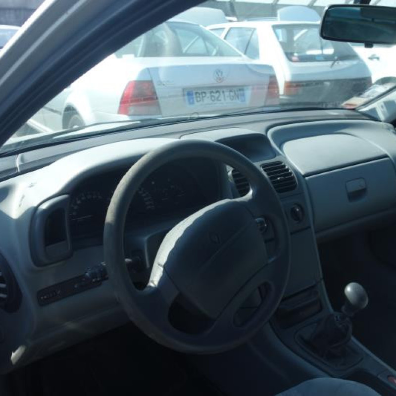 Ceinture arriere gauche RENAULT LAGUNA 1 Photo n°8