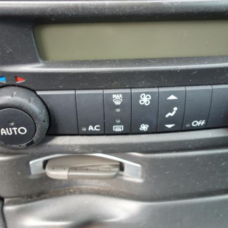 Pretensionneur de ceinture avant droit RENAULT LAGUNA 2 Photo n°9