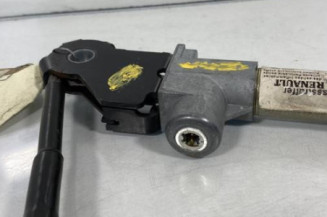 Pretensionneur de ceinture avant droit RENAULT CLIO 1