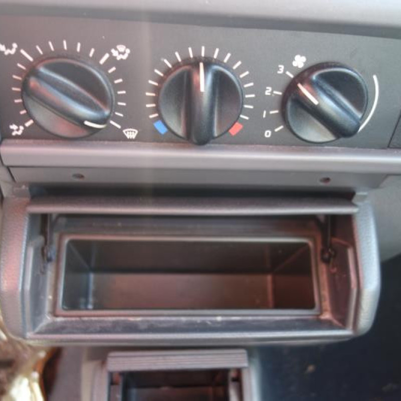 Pretensionneur de ceinture avant droit RENAULT CLIO 1 Photo n°9