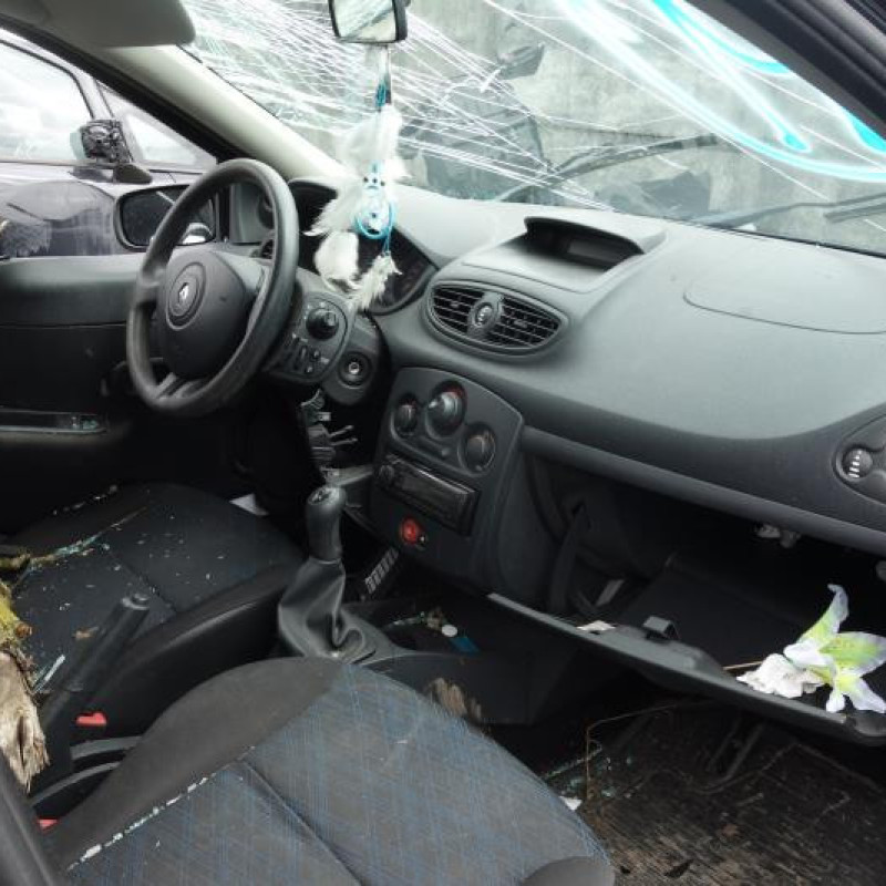 Pretensionneur de ceinture avant droit RENAULT CLIO 3 Photo n°9