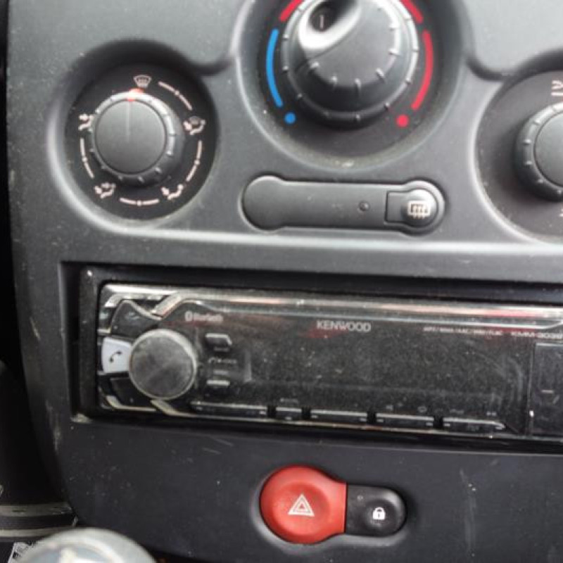Pretensionneur de ceinture avant droit RENAULT CLIO 3 Photo n°10