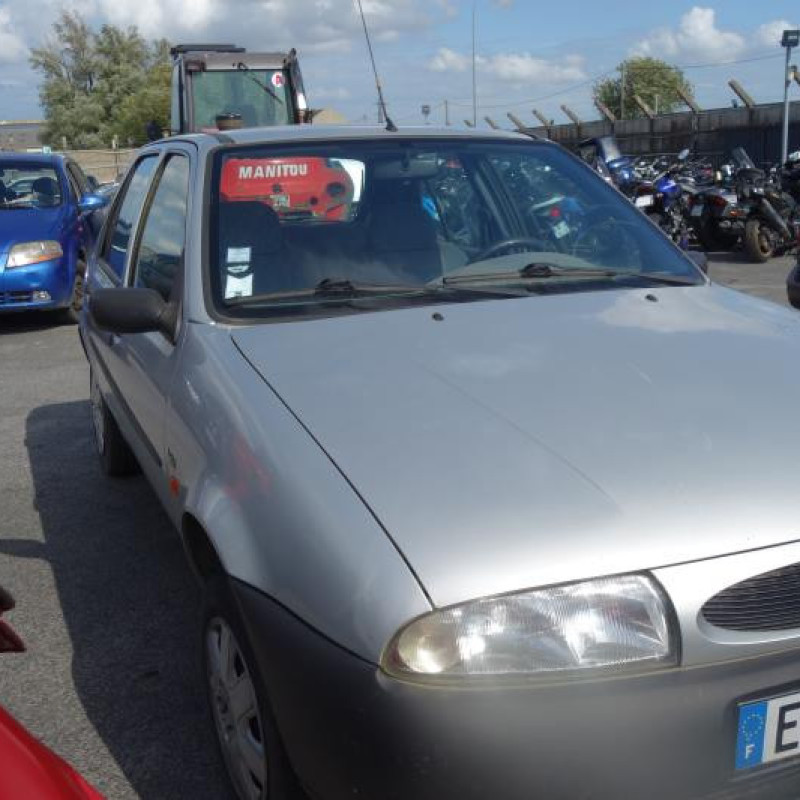 Feu arriere principal droit (feux) FORD FIESTA 4 Photo n°4