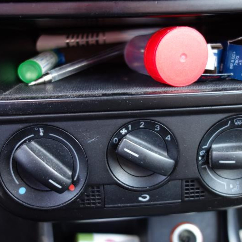Serrure avant droit VOLKSWAGEN FOX Photo n°8