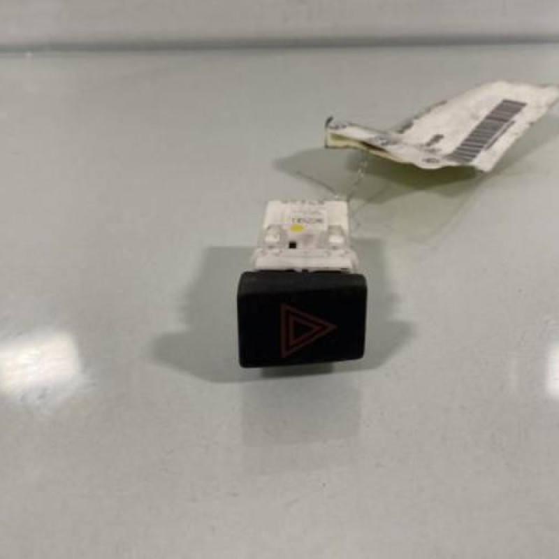 Bouton de warning NISSAN QASHQAI 1 Photo n°1