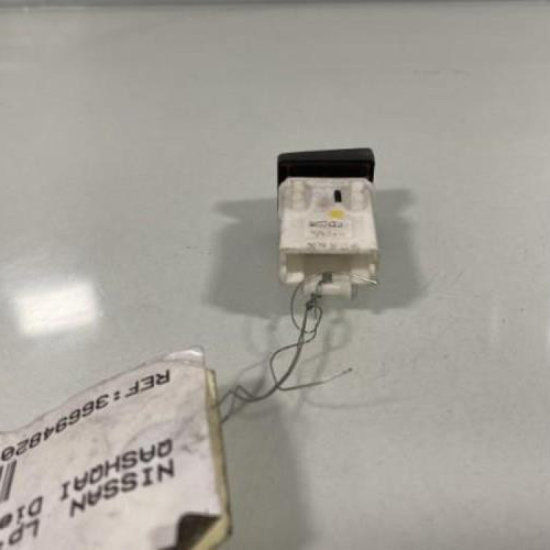Bouton de warning NISSAN QASHQAI 1 Photo n°3