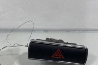 Bouton de warning FORD MONDEO 3 Photo n°1