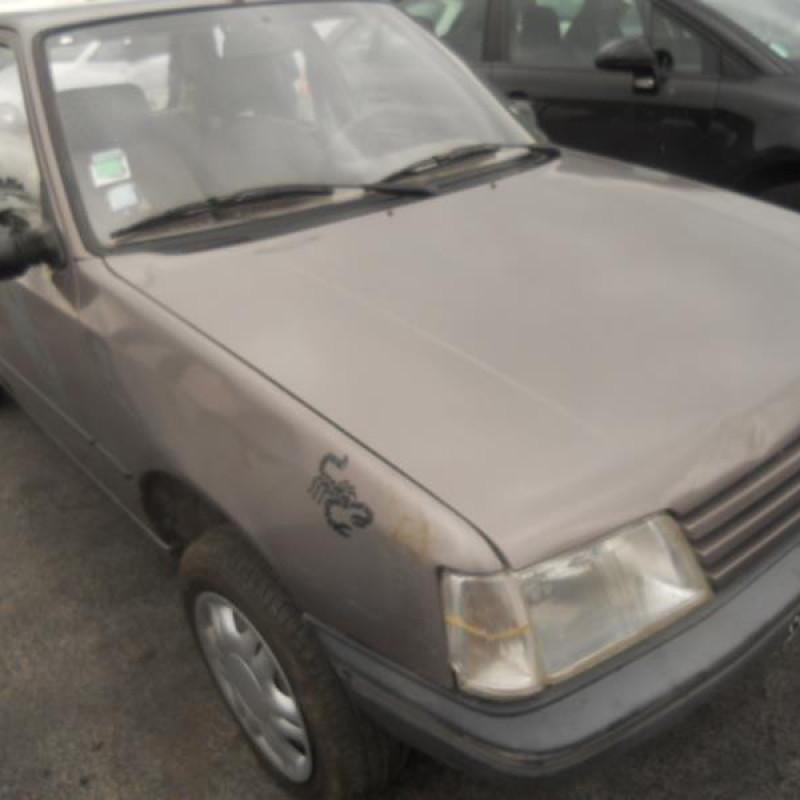 Feu arriere principal droit (feux) PEUGEOT 205 Photo n°4
