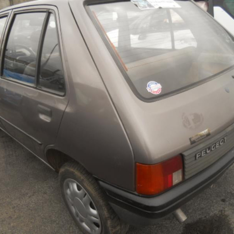 Feu arriere principal droit (feux) PEUGEOT 205 Photo n°6