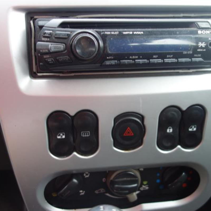 Poignee porte avant gauche DACIA SANDERO 1 Photo n°9