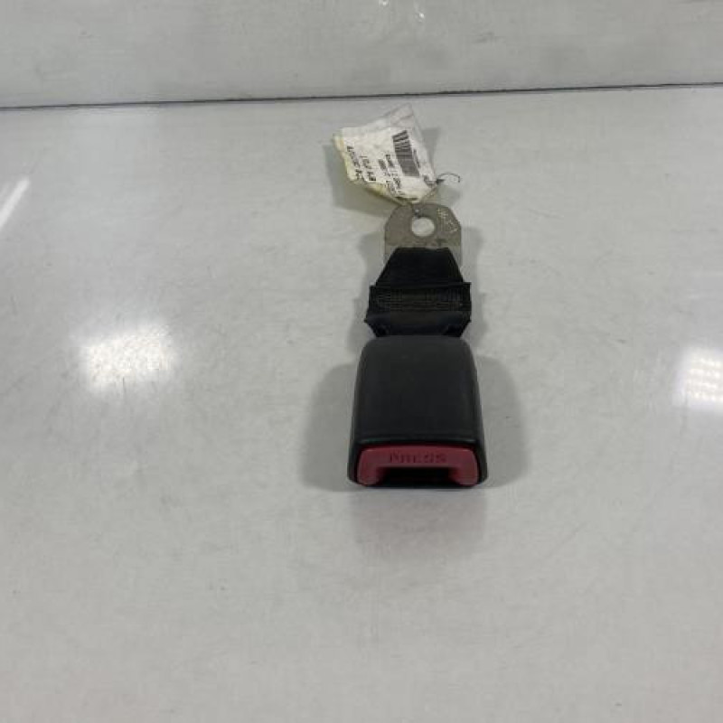 Attache ceinture arriere droit PEUGEOT 107 Photo n°1