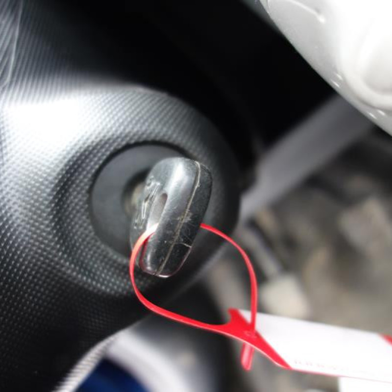 Attache ceinture avant droit PEUGEOT 107 Photo n°10