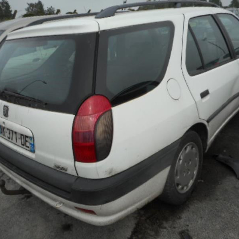 Attache ceinture arriere droit PEUGEOT 306 Photo n°6