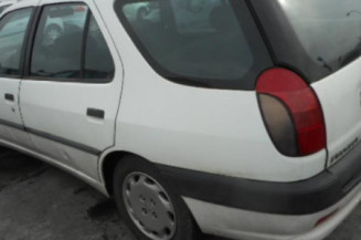 Attache ceinture arriere droit PEUGEOT 306