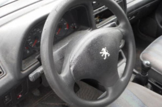Attache ceinture arriere droit PEUGEOT 306