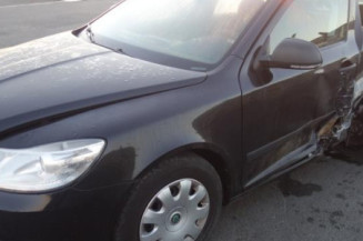 Pretensionneur de ceinture avant droit SKODA OCTAVIA 2