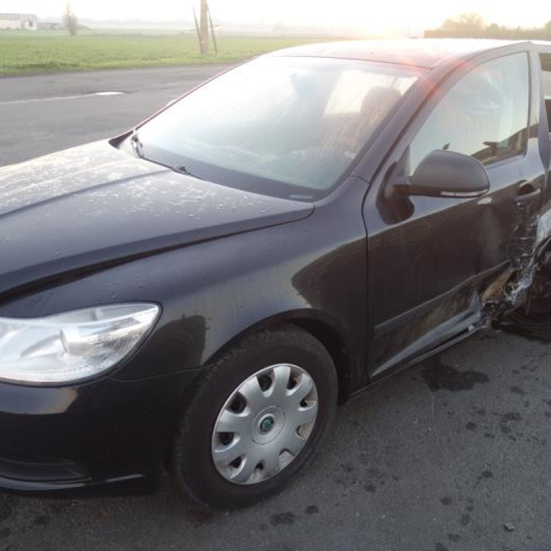 Pretensionneur de ceinture avant droit SKODA OCTAVIA 2 Photo n°4