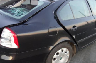 Pretensionneur de ceinture avant droit SKODA OCTAVIA 2