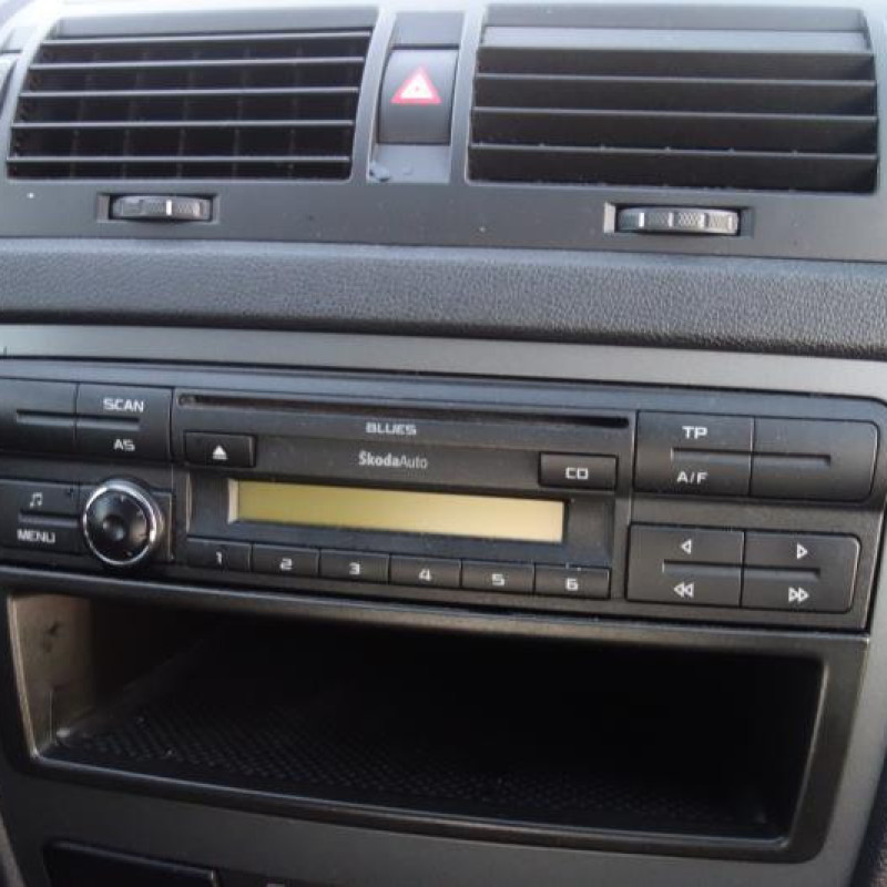 Pretensionneur de ceinture avant droit SKODA OCTAVIA 2 Photo n°10