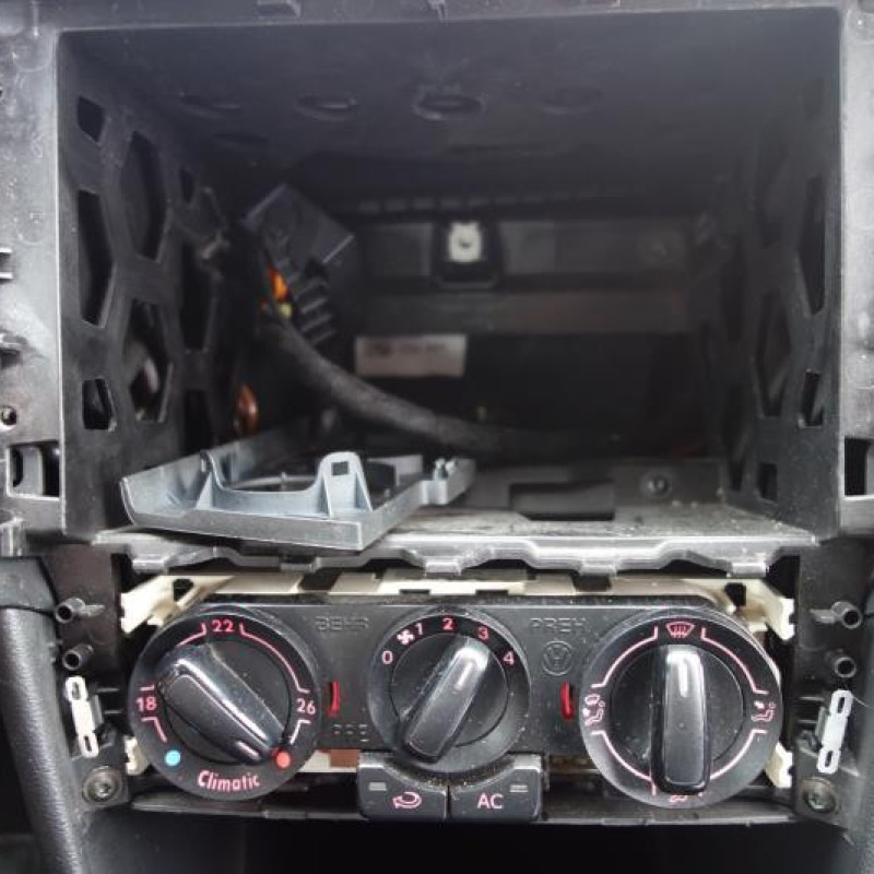 Verin de coffre VOLKSWAGEN POLO 5 Photo n°8