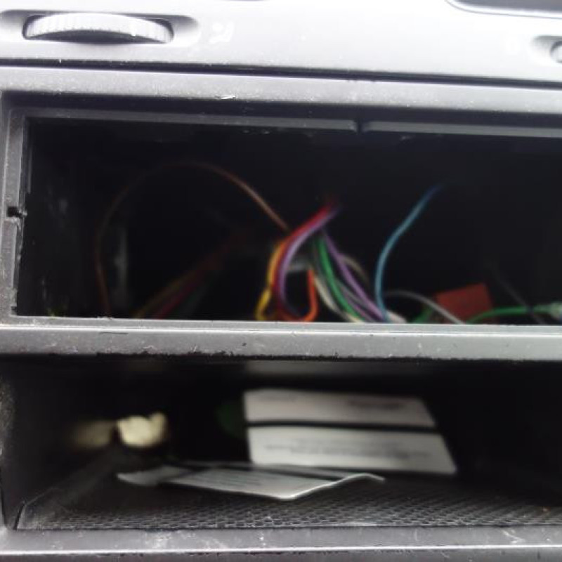 Pretensionneur de ceinture avant droit VOLKSWAGEN GOLF 5 Photo n°10