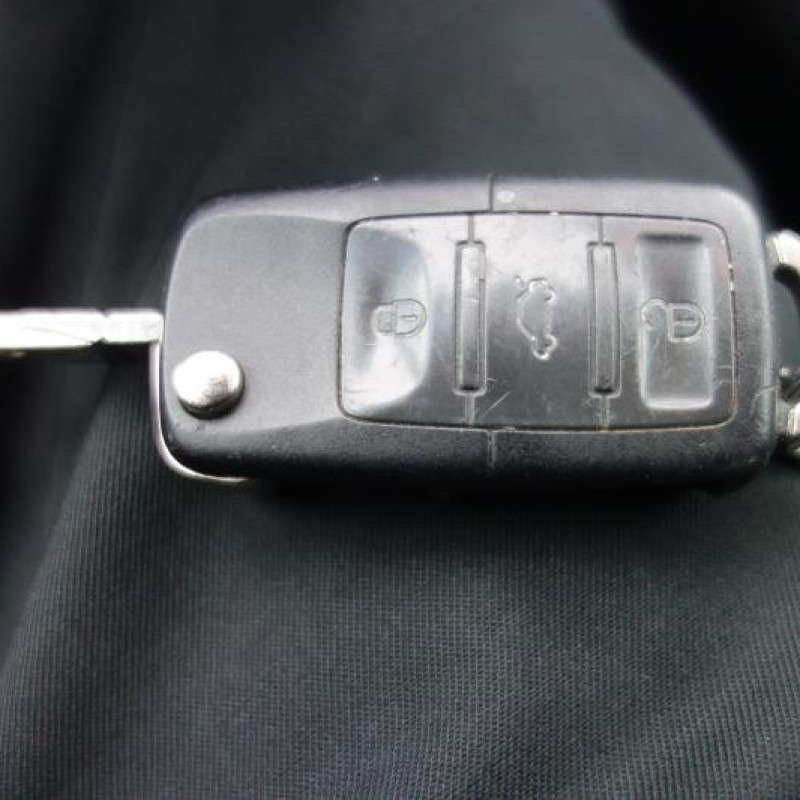 Pretensionneur de ceinture avant droit VOLKSWAGEN GOLF 5 Photo n°12