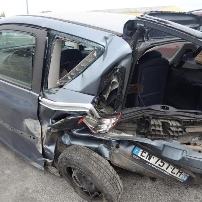 Attache ceinture avant droit PEUGEOT 1007 Photo n°8