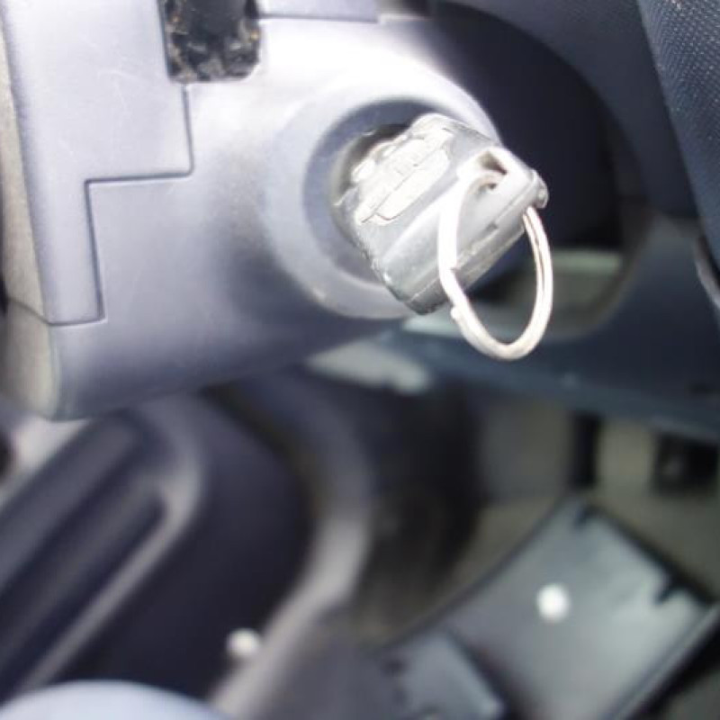 Attache ceinture avant droit PEUGEOT 1007 Photo n°11