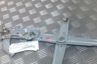 Leve vitre mecanique arriere droit PEUGEOT 205
