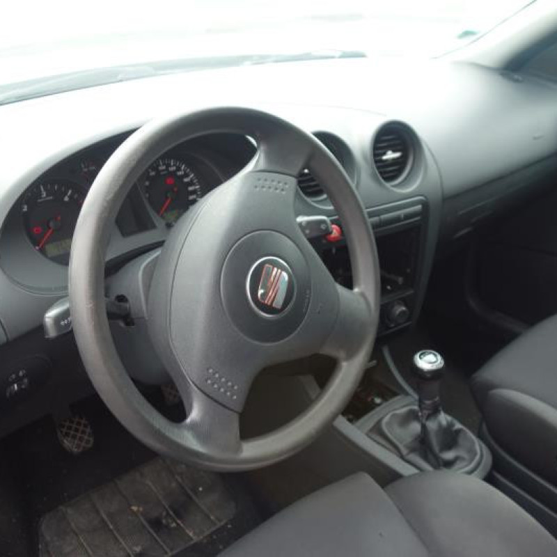 Pretensionneur de ceinture avant gauche SEAT IBIZA 3 Photo n°8