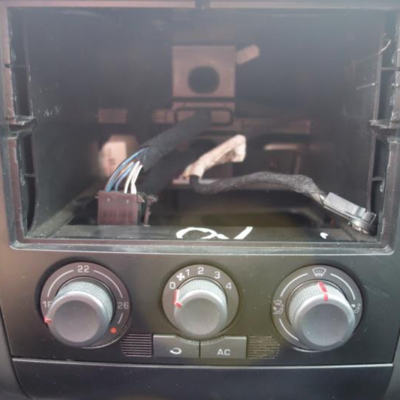 Pretensionneur de ceinture avant gauche SEAT IBIZA 3 Photo n°9