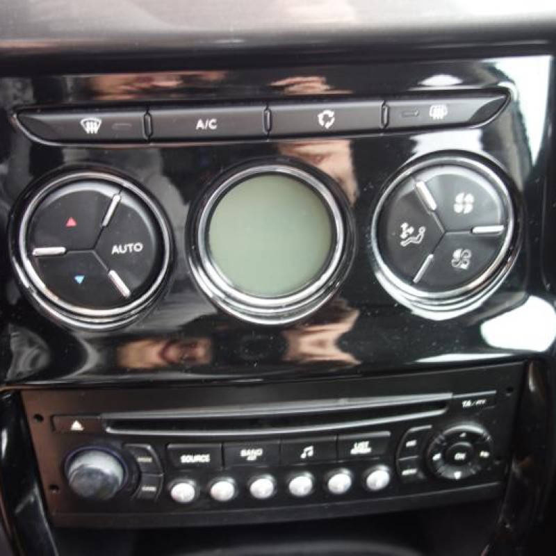 Attache ceinture avant droit CITROEN C3 2 Photo n°11