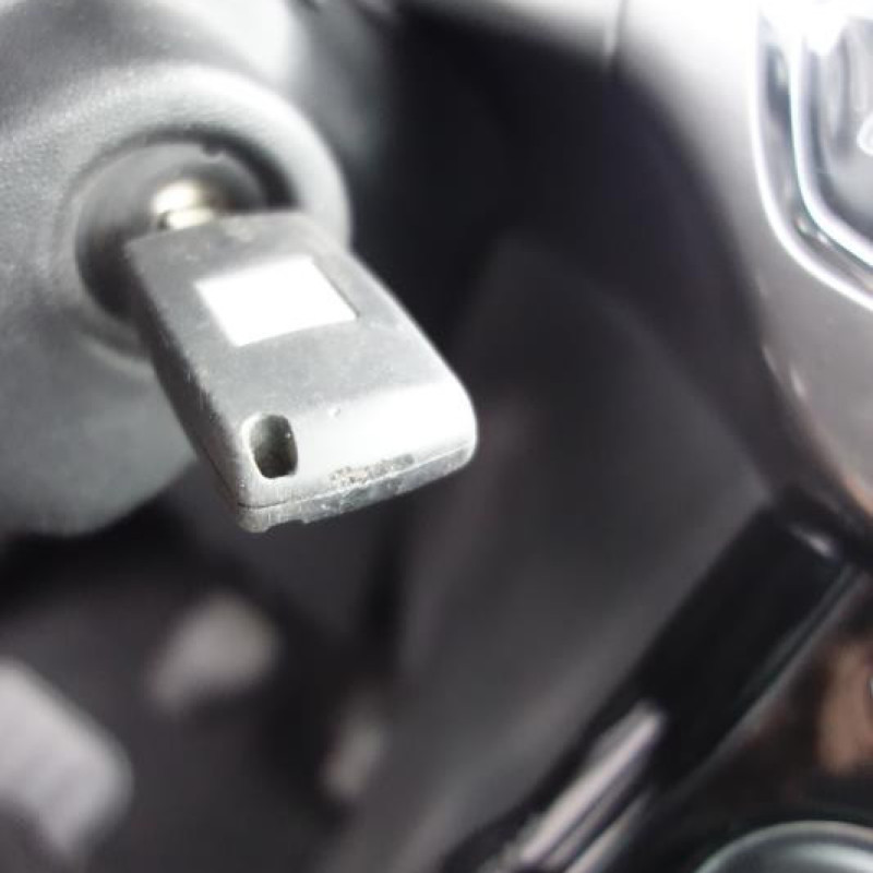 Attache ceinture avant droit CITROEN C3 2 Photo n°12