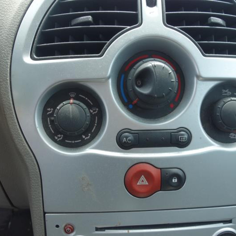 Trappe d'essence RENAULT MODUS Photo n°10