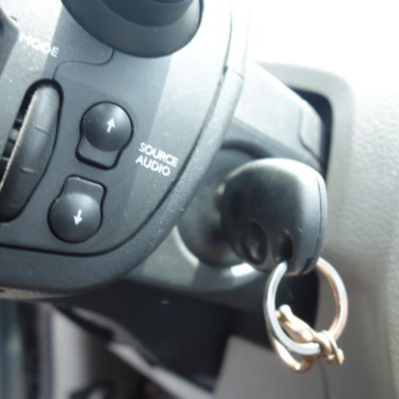 Trappe d'essence RENAULT MODUS Photo n°12