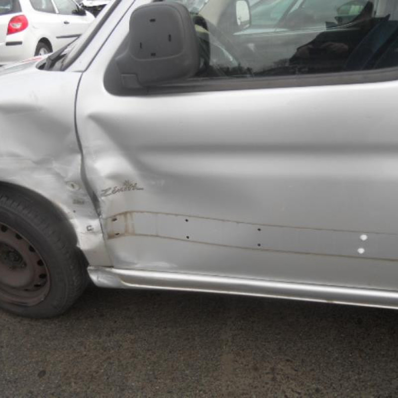 Bouton de warning PEUGEOT PARTNER 1 Photo n°9