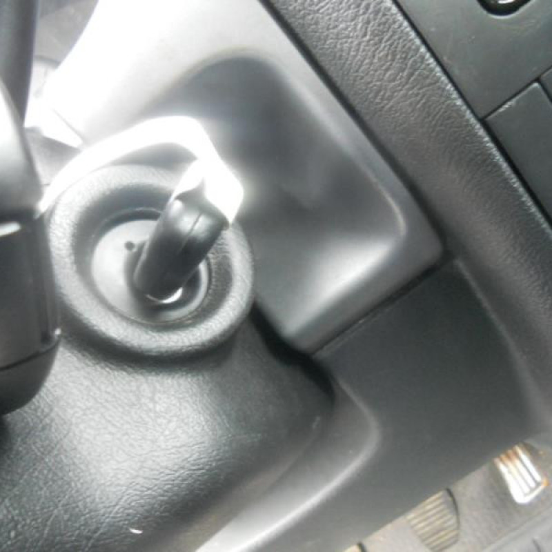Bouton de warning PEUGEOT PARTNER 1 Photo n°13