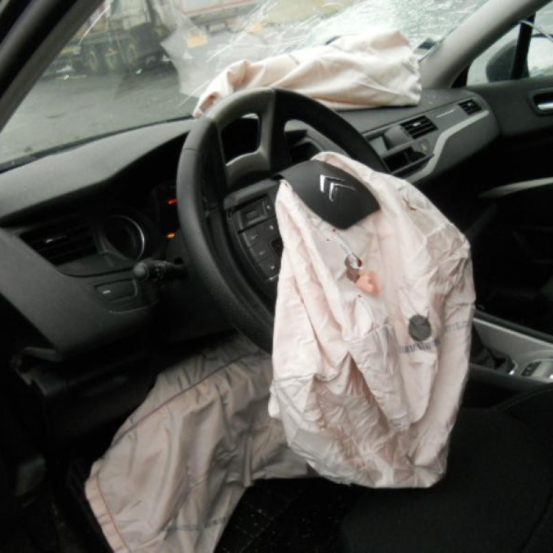Attache ceinture arriere gauche CITROEN C5 2 Photo n°9