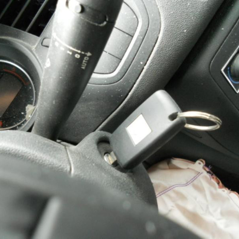 Attache ceinture arriere gauche CITROEN C5 2 Photo n°12