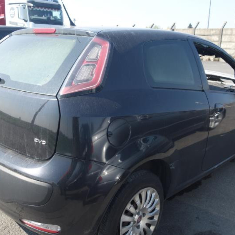 Anti brouillard arriere gauche FIAT PUNTO EVO 3 Photo n°5