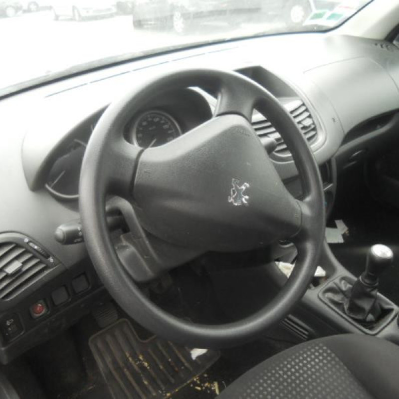 Attache ceinture arriere gauche PEUGEOT 206+ Photo n°10