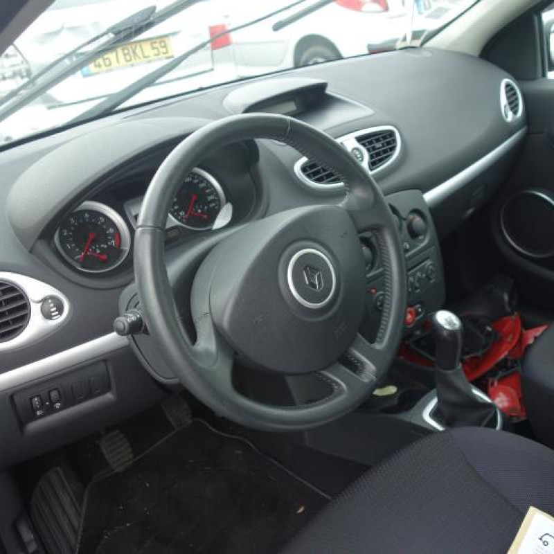 Pretensionneur de ceinture avant droit RENAULT CLIO 3 Photo n°9