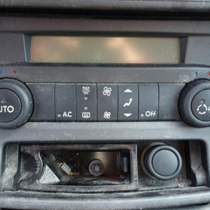 Attache ceinture arriere droit RENAULT VEL SATIS Photo n°9