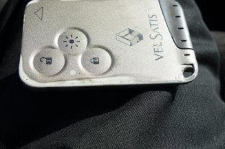 Attache ceinture arriere droit RENAULT VEL SATIS