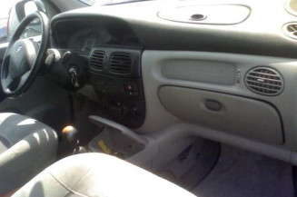 Crosse arriere droit RENAULT SCENIC 1