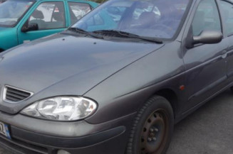 Attache ceinture arriere gauche RENAULT MEGANE 1