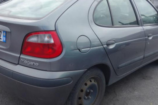 Attache ceinture arriere gauche RENAULT MEGANE 1