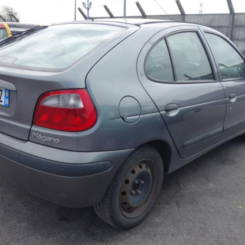 Attache ceinture arriere gauche RENAULT MEGANE 1 Photo n°6