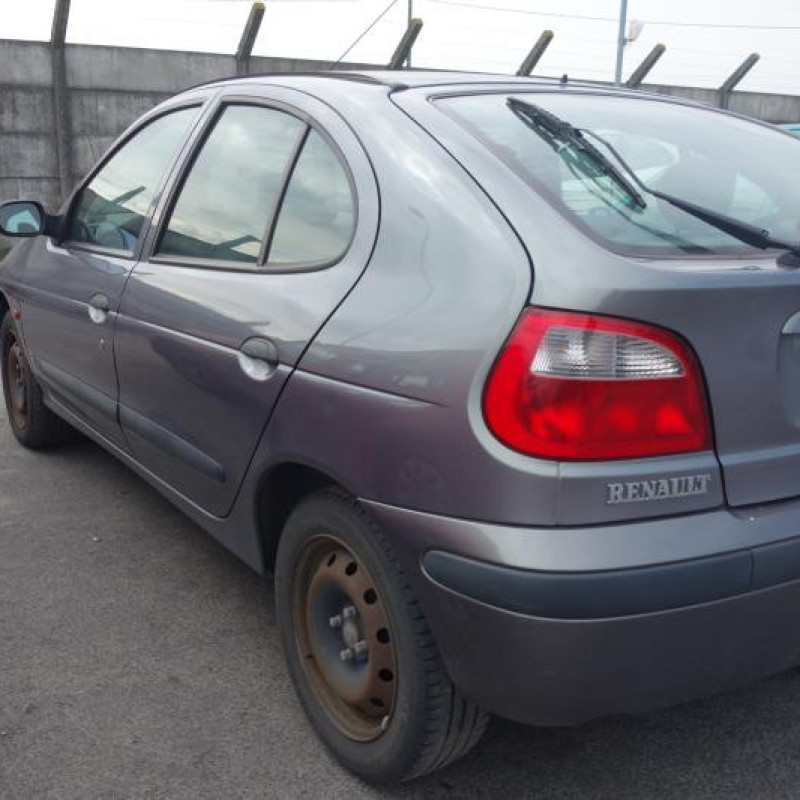 Attache ceinture arriere gauche RENAULT MEGANE 1 Photo n°7